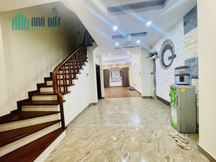 62m 5 Tầng Nhà Phân Lô Ô Tô Ngủ Trong Nhà. 3 Thoáng Ngõ Thông Tứ Phía. Chủ Thiện Chí Bán