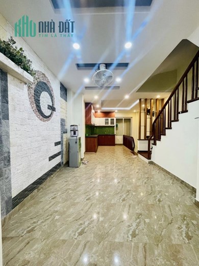 62m 5 Tầng Nhà Phân Lô Ô Tô Ngủ Trong Nhà. 3 Thoáng Ngõ Thông Tứ Phía. Chủ Thiện Chí Bán