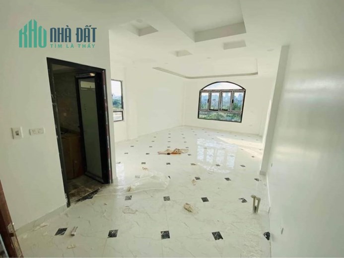 Bán nhà đẹp phố TRUNG KÍNH, 6 tầng THANG MÁY, 40m2 sát phố, 6 tỷ