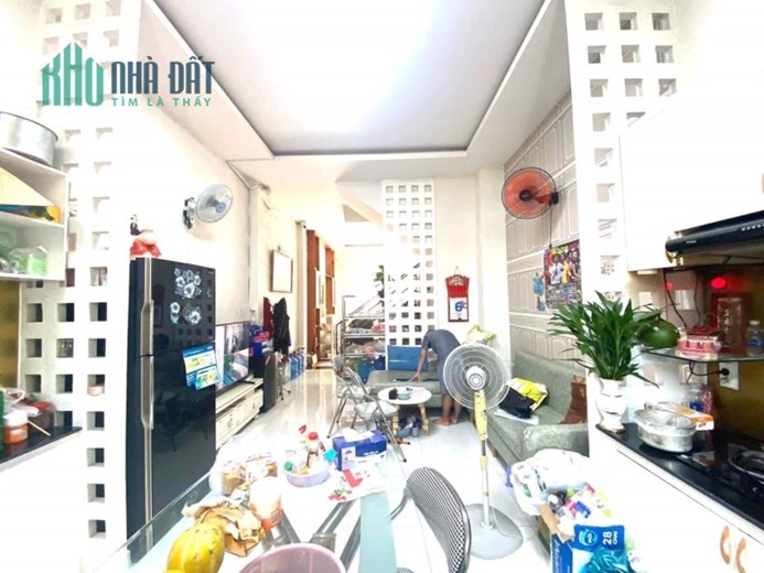 Bán nhà vị trií đẹp 8m gần Gò Dầu quận tân phú 60m2 x4T chỉ 8.x tỷ