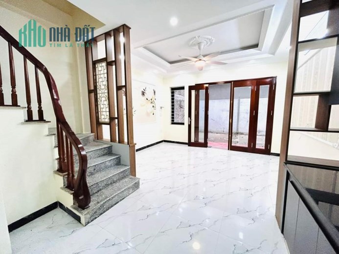 Bán nhà 3,3 tỷ Nam Dư, Lĩnh Nam, Hoàng Mai, ô tô đỗ cửa, 5 tầng mới, 3 ngủ gần phố