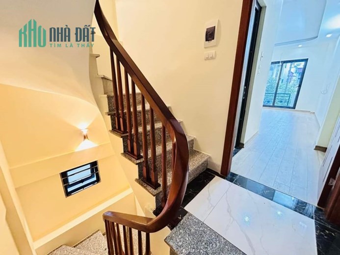 Bán nhà 3,3 tỷ Nam Dư, Lĩnh Nam, Hoàng Mai, ô tô đỗ cửa, 5 tầng mới, 3 ngủ gần phố
