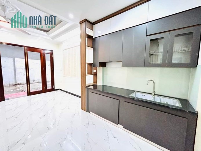 Bán nhà 3,3 tỷ Nam Dư, Lĩnh Nam, Hoàng Mai, ô tô đỗ cửa, 5 tầng mới, 3 ngủ gần phố