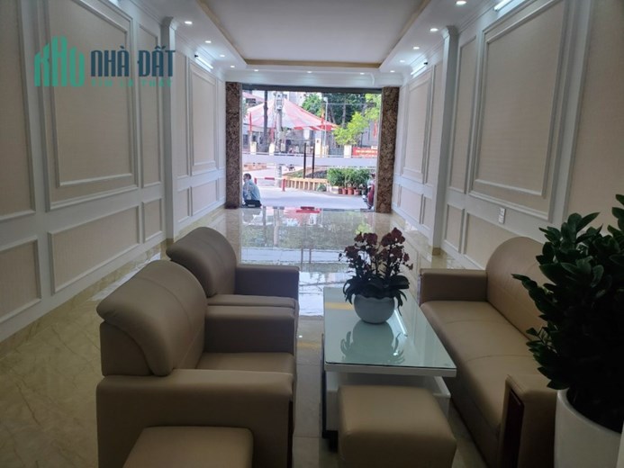 Bán tòa nhà văn phòng phố Nguyễn Ngọc Vũ đường 10 m, 65 m² 7 T thang máy giá 14.5 tỷ.
