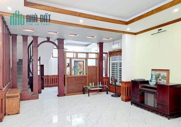 Bán ngôi nhà Xuân La Tây Hồ, xe con đỗ cổng, 10m xuống phố S52m giá 6.9 tỷ