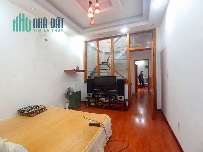 Gấp bán nhà Nguyễn Hoàng, 3 tầng cốt cứng 4 phòng ngủ, 120m2 chỉ 3.x tỷ. 0905.880.363