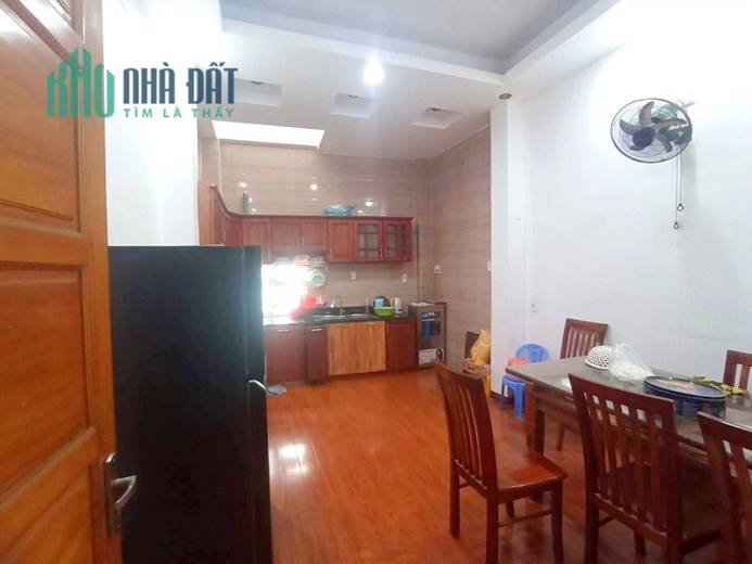 Gấp bán nhà Nguyễn Hoàng, 3 tầng cốt cứng 4 phòng ngủ, 120m2 chỉ 3.x tỷ. 0905.880.363