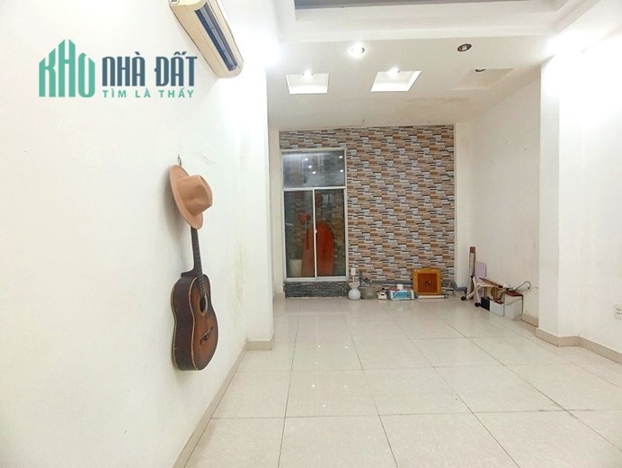 Gấp bán nhà Nguyễn Hoàng, 3 tầng cốt cứng 4 phòng ngủ, 120m2 chỉ 3.x tỷ. 0905.880.363