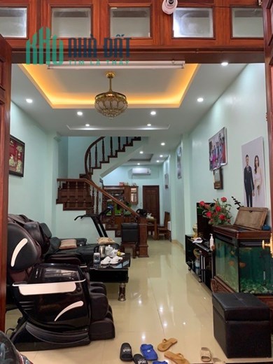 Nhà Ngọc Thụy, ngõ thông, ôtto vào nhà, nội thất gỗ sịn, tiện ích xung quanh nhà.