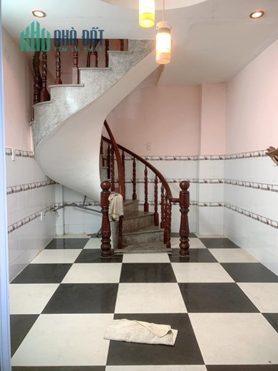Bán nhà 5 tầng BTCT đường Cách Mạng Tháng Tám, Tân Bình, DTSD 75m2 ngang gần 4m, 3PN 3WC, chỉ 2.65