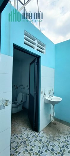Bán 2 ngôi nhà sát chợ, kề bên trường học, tiện nghi đầy đủ