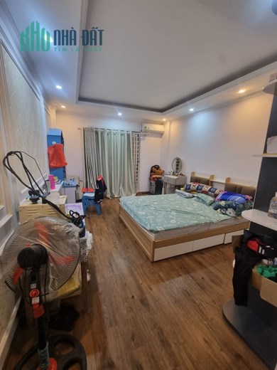 Bán Nhà Quận Thanh Xuân, Ngõ rộng thênh thang, 45m x5 tầng. MT 4m giá 5,x tỷ