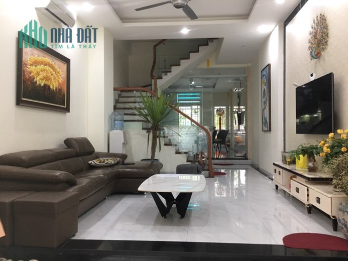 Chính chủ cho thuê mặt bằng tầng 1 mặt phố 196 Bùi Xương Trạch, Thanh Xuân, Hà Nội.