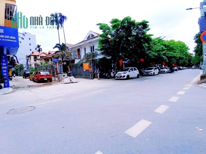 Bán nhà phố Võng Thị, ô tô đỗ, sát Hồ Tây, 8 tầng thang máy, xây thô, 142m2, MT 8m, 52 tỷ.