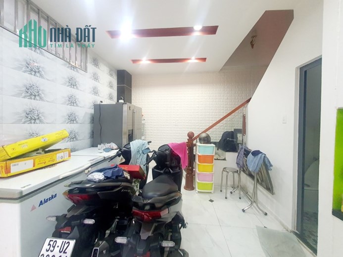 Giảm 800 TR gấp bán nhà Đường 182 Lã Xuân Oai,HXH,55m2, ngang 4m.CÒN: 4,5 Tỷ.