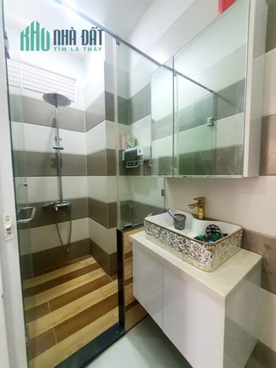 Giảm 800 TR gấp bán nhà Đường 182 Lã Xuân Oai,HXH,55m2, ngang 4m.CÒN: 4,5 Tỷ.