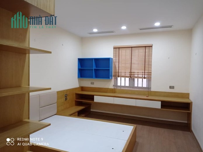 Bán 97m2 phố Nghi Tàm, Tây Hồ Ô tô 24 chỗ tránh Vỉa hè Kinh doanh Đắc địa 9.5 Tỷ