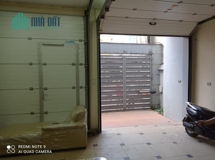 Bán 98m2 phố Nghi Tàm, Tây Hồ Ô tô 24 chỗ tránh Vỉa hè Kinh doanh Đắc địa 9.3 Tỷ