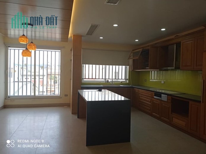 Bán 98m2 phố Nghi Tàm, Tây Hồ Ô tô 24 chỗ tránh Vỉa hè Kinh doanh Đắc địa 9.3 Tỷ