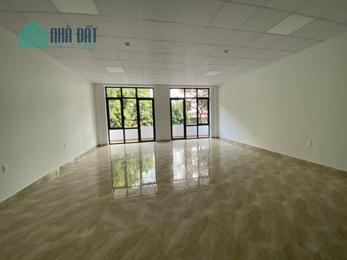 Cho thuê tòa nhà 7 Tầng có thang máy  Lê Hồng Phong 60 tr