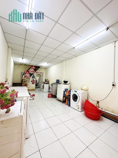 Cực gấp! Ngân hàng xiết nhà tháng 5! Nhà quận 3, Sát hxh. 63m2, 2lầu, vay 5tỷ. Bán hơn 4tỷ
