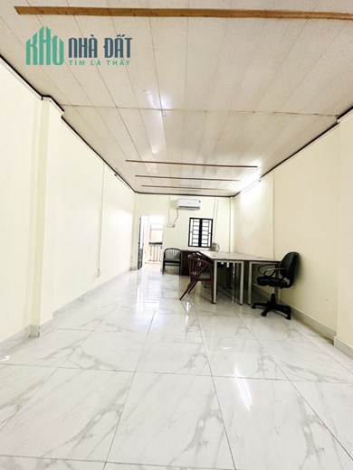 Cực gấp! Ngân hàng xiết nhà tháng 5! Nhà quận 3, Sát hxh. 63m2, 2lầu, vay 5tỷ. Bán hơn 4tỷ
