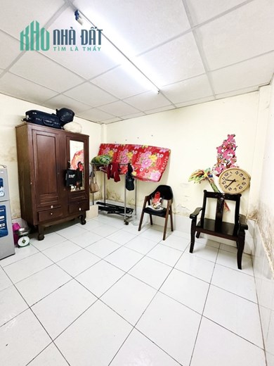 Cực gấp! Ngân hàng xiết nhà tháng 5! Nhà quận 3, Sát hxh. 63m2, 2lầu, vay 5tỷ. Bán hơn 4tỷ