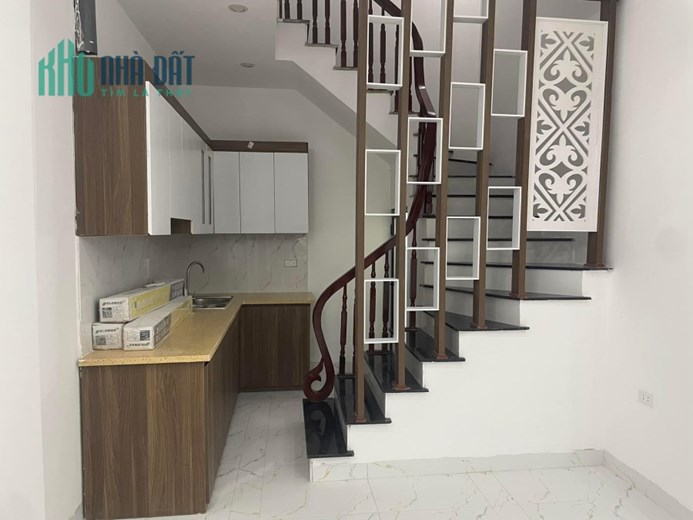BÁN NHÀ THẠCH BÀN   NHÀ MỚI, ĐẸP 34M 5TẦNG GIÁ 3,4TỶ  NGÕ RỘNG  Ô TÔ ĐỖ CỬA.