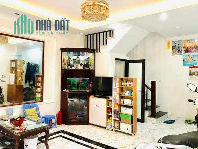 BÁN NHÀ THẠCH BÀN 35M 6 TẦNG mặt tiền 4,7M GIÁ 3,75 LÔ GÓC Ô TÔ VÀO NHÀ.