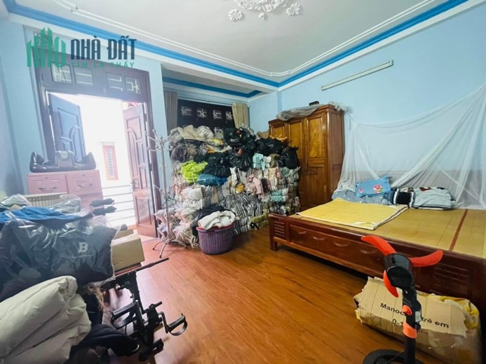 Phạm Tuấn Tài-Hoàng Quốc Việt-Cầu Giấy 48/55mx5 tầng 2 ô tô tránh vỉa hè rộng-dân trí cao.