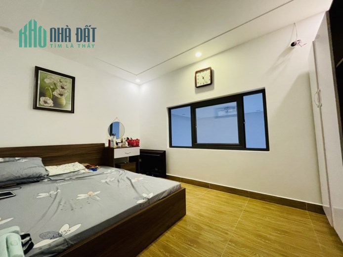 Bán nhà phố Miếu Hai Xã, 48m 3 tầng sân cổng riêng, GIÁ 2.5 tỉ full nội thất đẹp