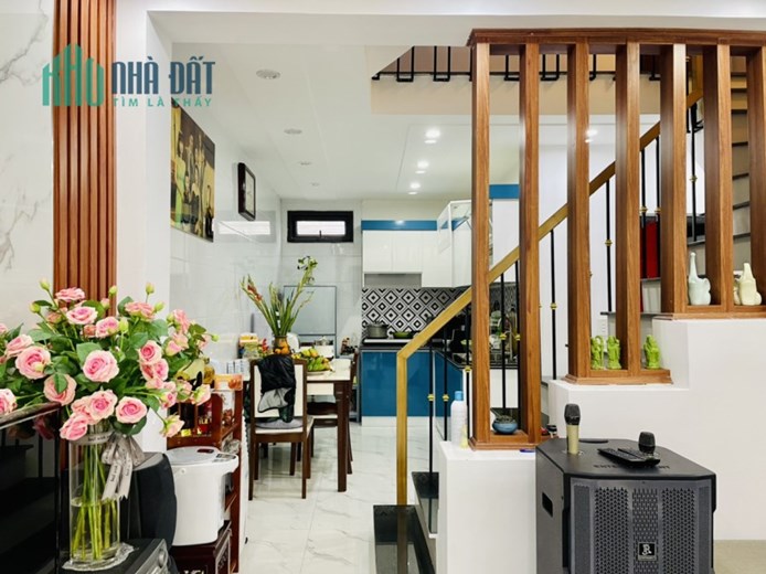 Bán nhà phố Miếu Hai Xã, 48m 3 tầng sân cổng riêng, GIÁ 2.5 tỉ full nội thất đẹp