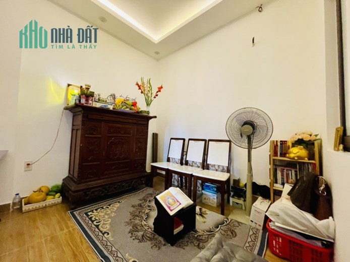 Bán nhà phố Miếu Hai Xã, 48m 3 tầng sân cổng riêng, GIÁ 2.5 tỉ full nội thất đẹp