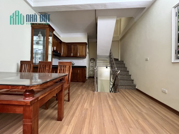 Bán nhà phố Láng Hạ - Đống Đa, 5 tầng, ngõ thông các phố, ô tô đỗ cửa, kinh doanh tốt.