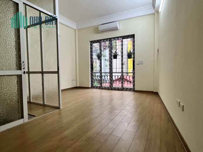 Bán nhà phố Láng Hạ - Đống Đa, 5 tầng, ngõ thông các phố, ô tô đỗ cửa, kinh doanh tốt.