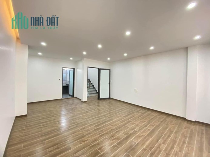 Bán nhà xây mới ngõ 411 Thiên Lôi ngay AEON, diện tích 45m 4 tầng GIÁ 2.65 tỉ