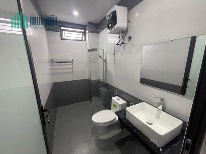Bán nhà xây mới ngõ 411 Thiên Lôi ngay AEON, diện tích 45m 4 tầng GIÁ 2.65 tỉ