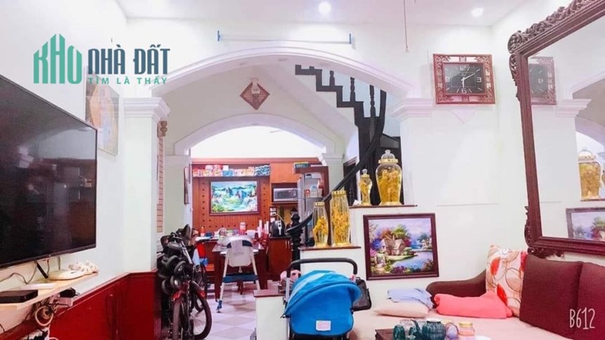 Bán nhà ngõ 165 Dương Quảng Hàm,Ngõ thông,gần ô tô chạy,42m2,5T,mặt tiền:3,7m