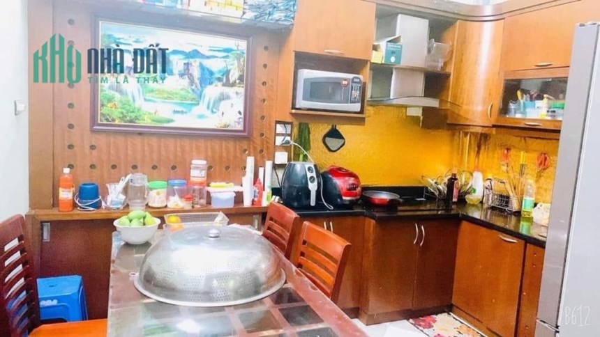 Bán nhà ngõ 165 Dương Quảng Hàm,Ngõ thông,gần ô tô chạy,42m2,5T,mặt tiền:3,7m