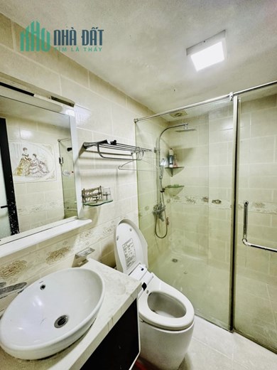 Cần bán nhà Quận Thanh Xuân, oto cất trong Nhà, Nhà mới. 41m x5 tầng . 6,x tỷ