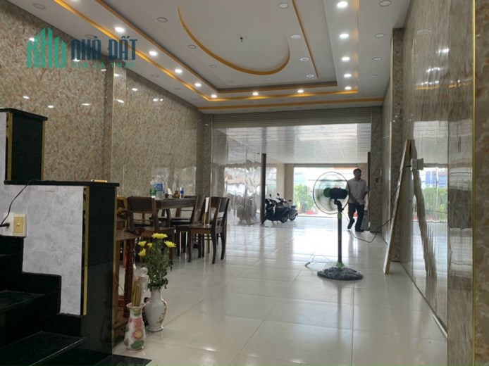 Bán nhà mặt tiền Đường Nguyễn Xiển gần VinHomes Quận 9, dt 146m2 giá 10,5 tỷ