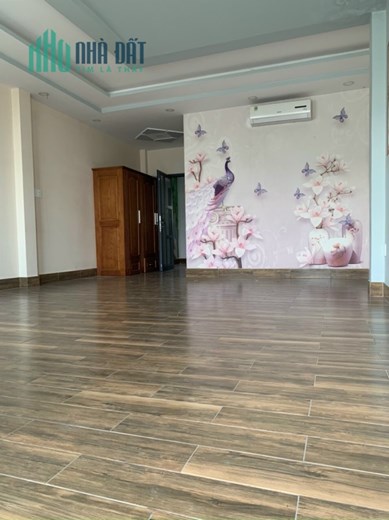 Bán nhà mặt tiền Đường Nguyễn Xiển gần VinHomes Quận 9, dt 146m2 giá 10,5 tỷ