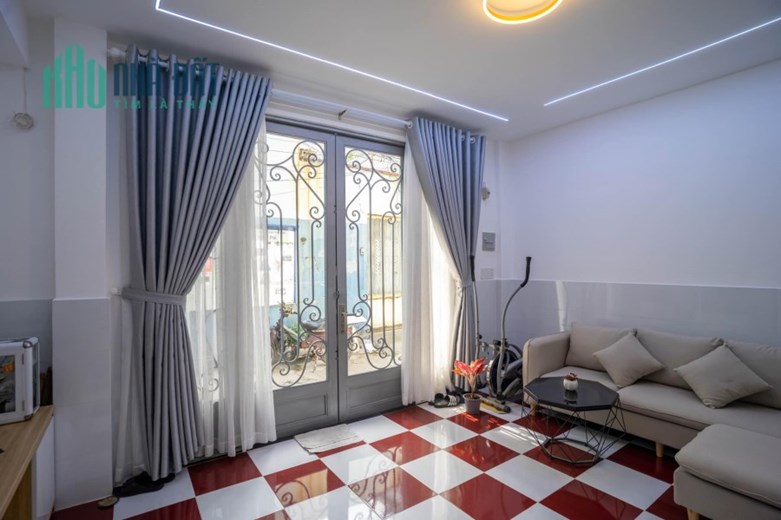 BÁN NHÀ CÁCH 1 CĂN RA MẶT TIỀN PHAN ĐÌNH PHÙNG 35M2 CHỈ NHỈNH 5 TỶ.