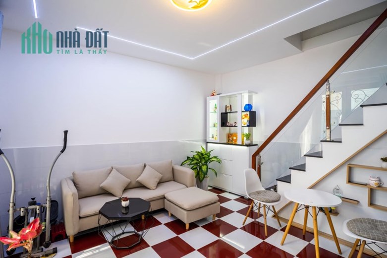BÁN NHÀ CÁCH 1 CĂN RA MẶT TIỀN PHAN ĐÌNH PHÙNG 35M2 CHỈ NHỈNH 5 TỶ.