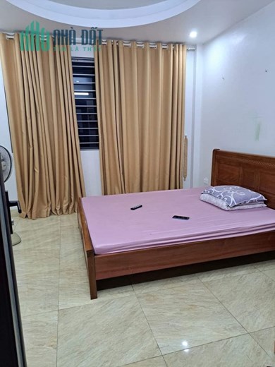 Cho thuê nhà nguyên căn Lạc Long Quân 40m2, 4T,4m, 11 triệu, Tây Hồ.