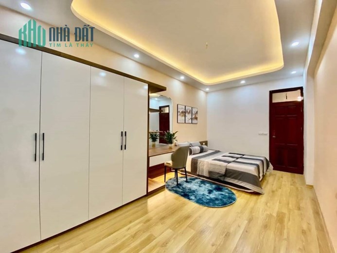 Cho thuê nhà Lạc Long Quân 45m 4T. MT4m. Kinh doanh. ở sướng. 11tr