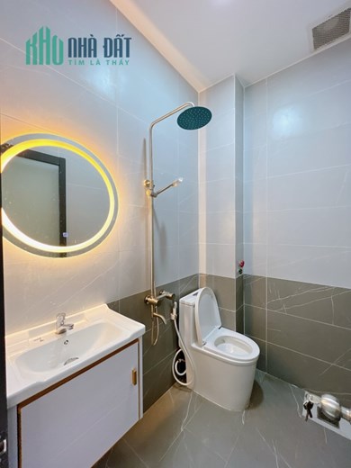 Bán nhà Rẻ Đẹp 20 thước Hoàng Diệu Q4
 đúc 4 tấm cách mặt tiền 20 m cách Q1- 50 m có 4 tỷ..