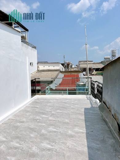 Bán nhà Rẻ Đẹp 20 thước Hoàng Diệu Q4
 đúc 4 tấm cách mặt tiền 20 m cách Q1- 50 m có 4 tỷ..