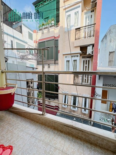 Bán nhà Rẻ Đẹp Q4 Đoàn Văn Bơ 

Ngang 3.1x 8m đúc 4 tấm có 3 tỷ hơn
 cách Q1- 50 m
3 phòng Ngũ