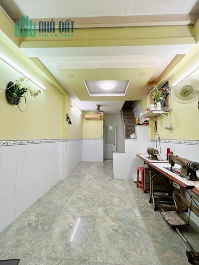 Bán nhà Rẻ Đẹp Q4 Đoàn Văn Bơ 

Ngang 3.1x 8m đúc 4 tấm có 3 tỷ hơn
 cách Q1- 50 m
3 phòng Ngũ